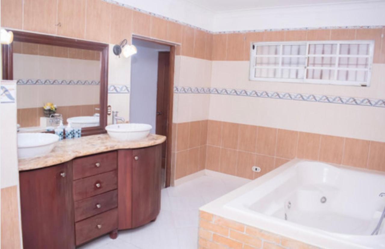Penthouse Con Jacuzzi La Cueva De Los 3 Ojos Apartment Santo Domingo Exterior photo